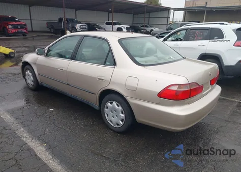 2000 Honda Accord 2.3 Lx from USA, damaged, VIN 1HGCG6652YA047231